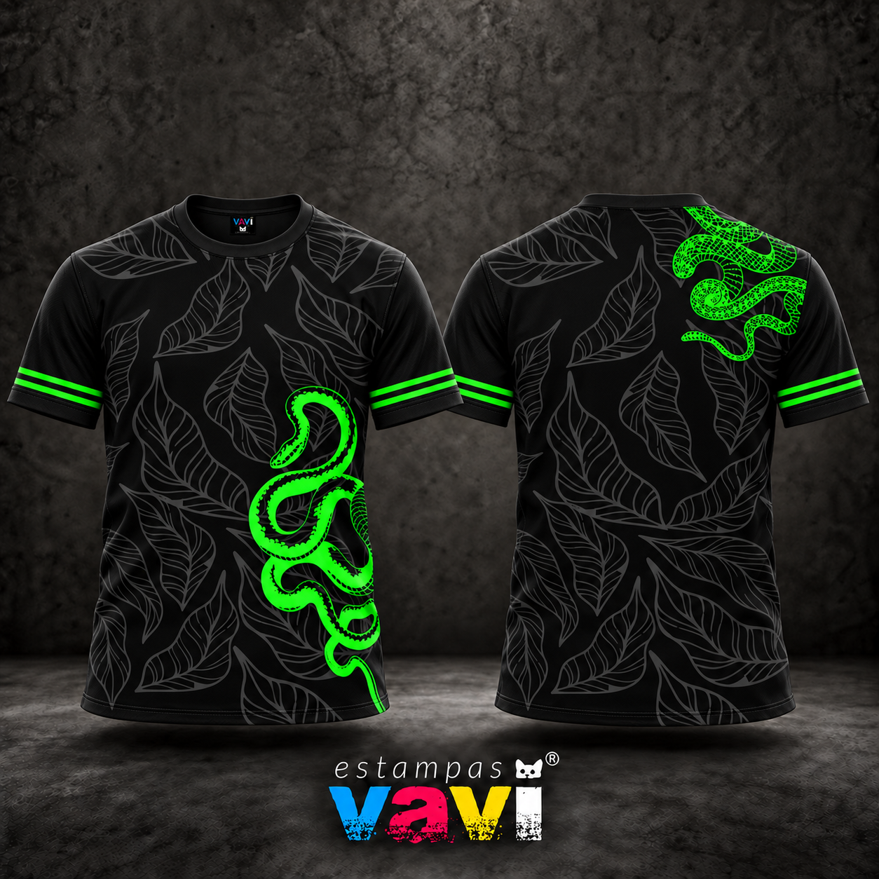 Serpente Verde com Folhagens Cinza sobre Preto