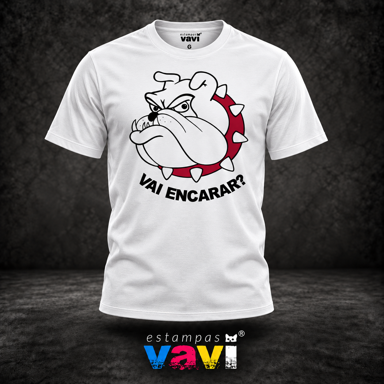 Vai Encarar - Bulldog Branco com Coleira Vermelha
